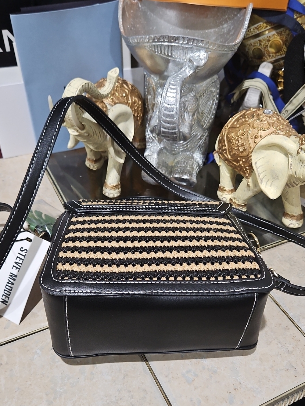 🎄NWT! Steve Madden Woven Top Handle Crossbody Bag in Black & Tan! - Picture 7 of 8